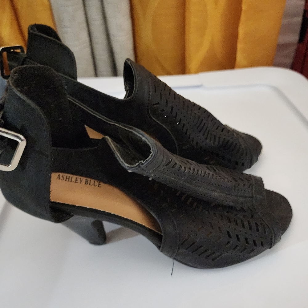 Black sandals